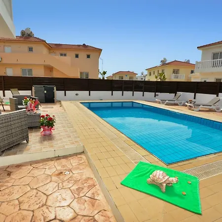 Nissi Crystal * Αγία Νάπα